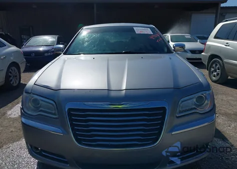 2013 Chrysler 300C z USA, uszkodzony, nr VIN 2C3CCAEG7DH727559